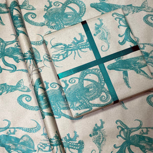 Open image in slideshow, Eco Christmas Wrapping Paper
